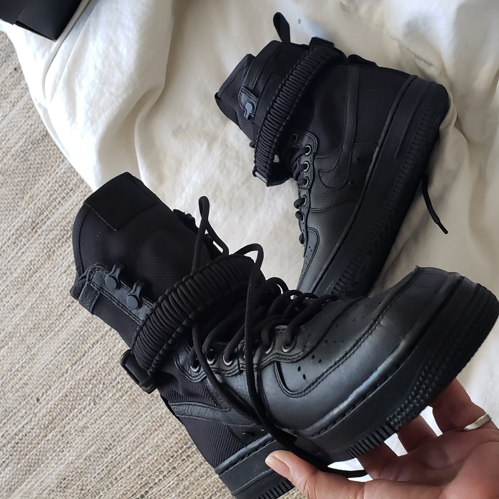 NIKE Air Force 1 Boots 7.5